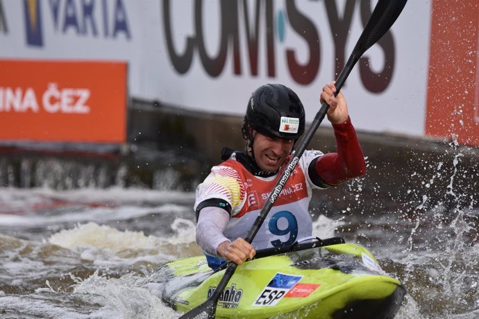 Manuel Ochoa gana el oro en kayak cross en la Copa del Mundo y se clasifica para París