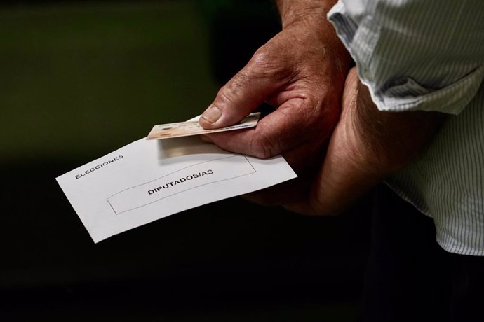 Detall d'un sobre electoral a Màlaga, a 9 de juny de 2024, a Màlaga (Andalusia, Espanya)