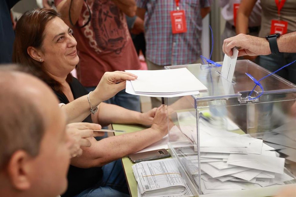 Vista de un colegio electoral en Málaga, a 9 de junio de 2024, en Málaga (Andalucía, España). Hoy tienen lugar las elecciones europeas de 2024 en España. Más de 38 millones de españoles están llamados a pasar por las urnas en unos comicios en los que se