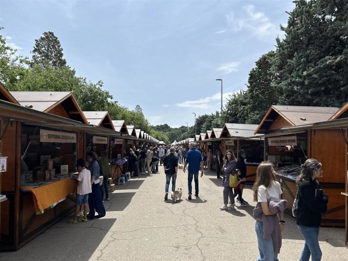 Un total de 75 casetas han formado la Feria del Libro de Zaragoza