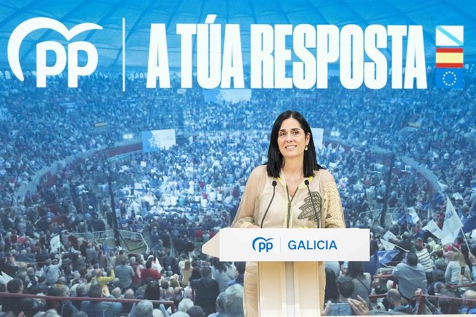 Paula Prado comparece al cierre de los colegios electorales.