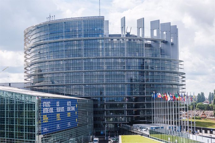 24 May 2024, France, Strasbourg: The flags of the European Union, its member states and Ukraine fly in front of the European Parliament building. Photo: Philipp von Ditfurth/dpa