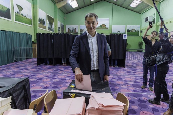 Belgian Prime Minister Alexander De Croo (Open Vld) casts his vote at a polling station in Michelbeke, Brakel, Sunday 09 June 2024. Belgium holds coinciding elections for the regional, federal and European legislative bodies.