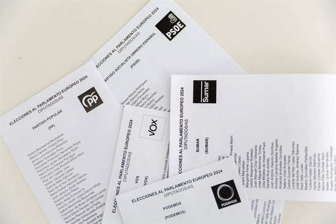 Papeletas electorales de diferentes partidos políticos que se presentan como candidatos al Parlamento Europeo, a 5 de junio de 2024, en Madrid (España). El próximo 9 de junio se celebran las elecciones al Parlamento Europeo. El PP encabeza la mayoría de e