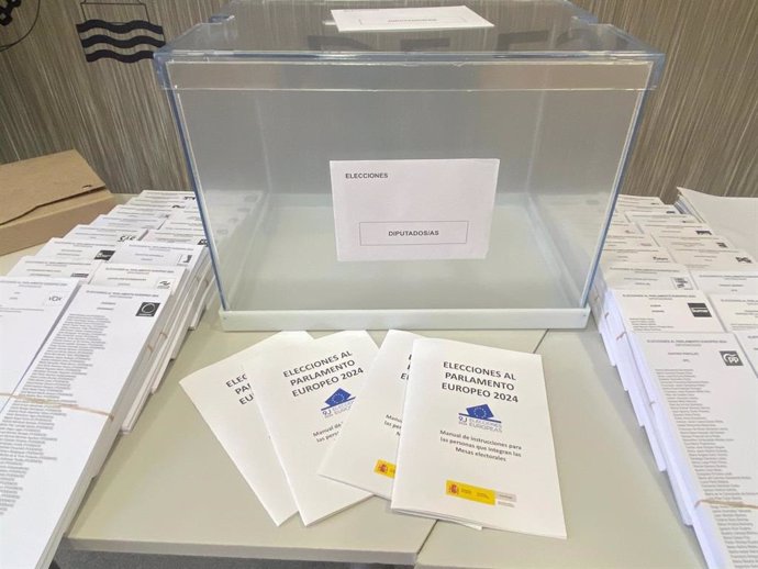 Urna para las elecciones europeas del 9 de junio de 2024