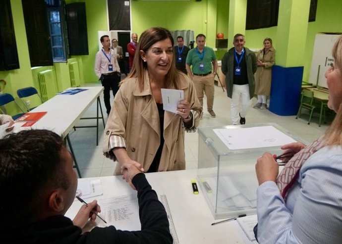 La presidenta del Partido Popular de Cantabria y de la comunidad autónoma, María José Sáenz de Buruaga