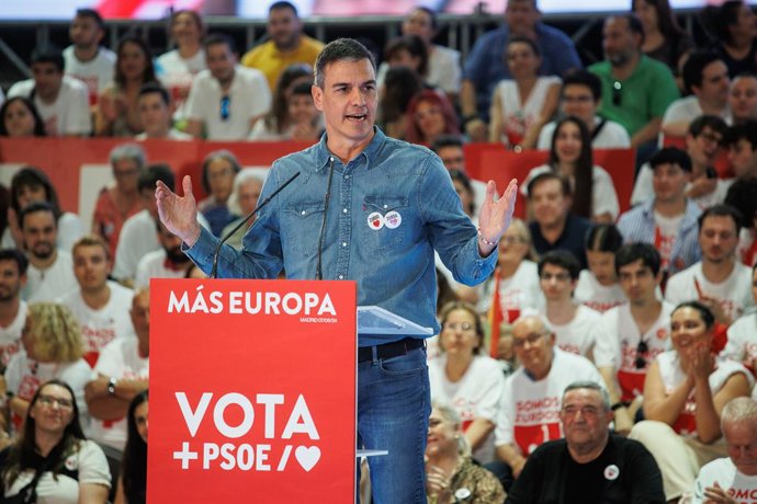 El secretario general del PSOE y presidente del Gobierno, Pedro Sánchez, durante el acto de cierre de campaña en Fuenlabrada, a 7 de junio de 2024, en Fuenlabrada, Madrid (España). Pedro Sánchez se ha desplazado al municipio de Fuenlabrada para poner fi