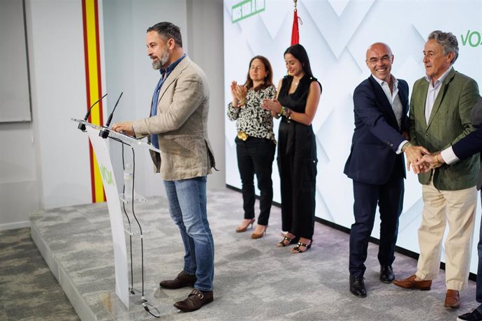 El presidente de VOX, Santiago Abascal, comparece durante el seguimiento de la jornada electoral de elecciones europeas, en la sede de VOX, a 9 de junio de 2024, en Madrid (España). 