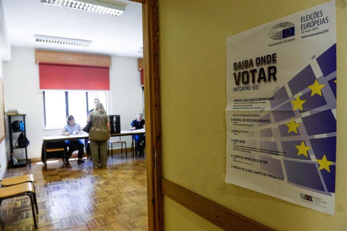 Archivo - Colegio electoral en Portugal en la celebración de las elecciones europeas