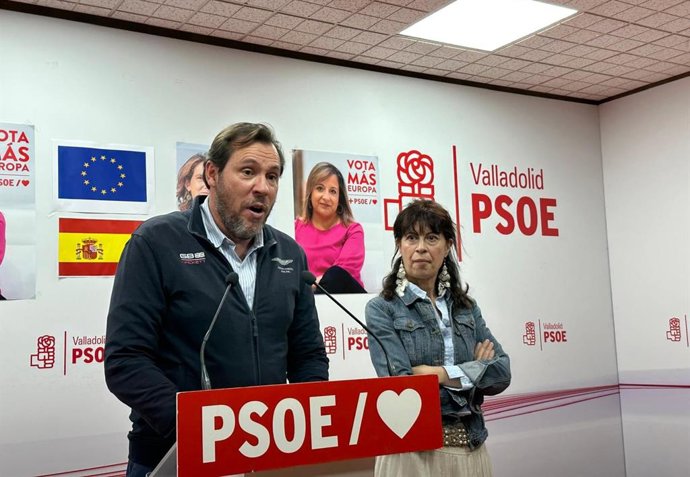 El ministro de Transportes, Óscar Puente, y la ministra de Igualdad, Ana Redondo, del PSOE, ofrecen declaraciones en la sede socialista en Valladolid tras las Elecciones al Parlamento Europeo.