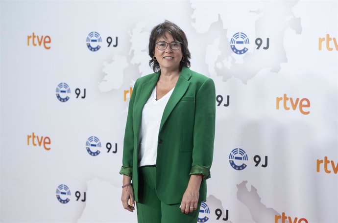 La cabeza de lista de la coalición y miembro de ERC, Diana Riba, posa antes de un debate a nueve a tres días de las elecciones europeas, a 6 de junio de 2024, en Madrid (España). RTVE celebra hoy el ‘9J, el debate decisivo’ con las nueve formaciones con r