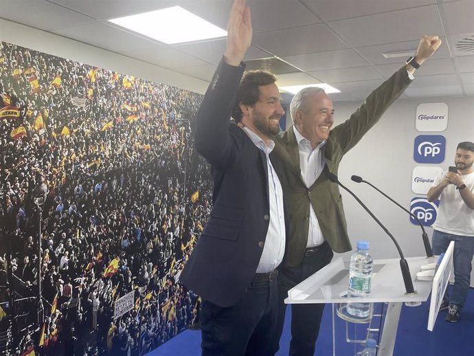 El eurodiputado electo del PP Aragón, Borja Giménez Larraz, y el presidente del Gobierno de Aragón y del PP regional, Jorge Azcón.