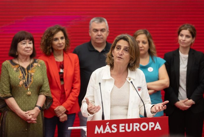 La cabeza de lista del PSOE al Parlamento Europeo y vicepresidenta tercera del Gobierno, Teresa Ribera, comparece durante el seguimiento de la jornada electoral de elecciones europeas, en la sede del PSOE, a 9 de junio de 2024, en Madrid (España). 