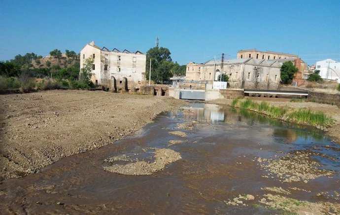 Azud de La Pesquera en el río Guadiana, en Badajoz.