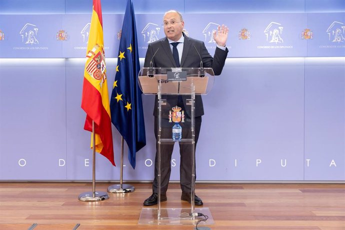 El portavoz del PP en el Congreso, Miguel Tellado, durante una rueda de prensa posterior a la Junta de Portavoces, en el Congreso de los Diputados, a 28 de mayo de 2024, en Madrid (España).