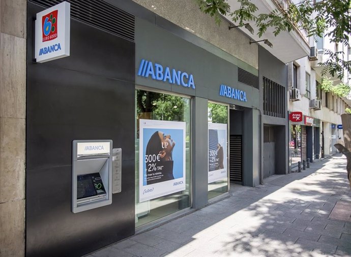Archivo - Exterior de una de las oficinas de Targobank en Madrid, ya con la rotulación de Abanca.