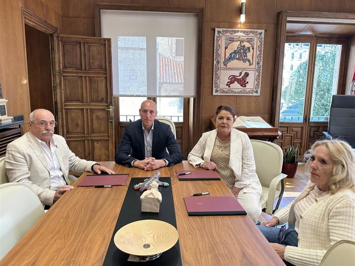 Acuerdo de colaboración con la Federación de Vecinos Aluches