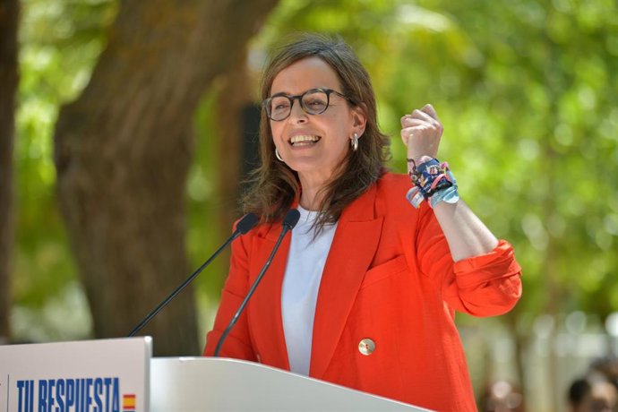 La vicesecretaria de Organización Territorial del PP, Carmen Fúnez, interviene durante la clausura de un mitin del PP, en el Parque de la Constitución, a 25 de mayo de 2024, en Tomelloso