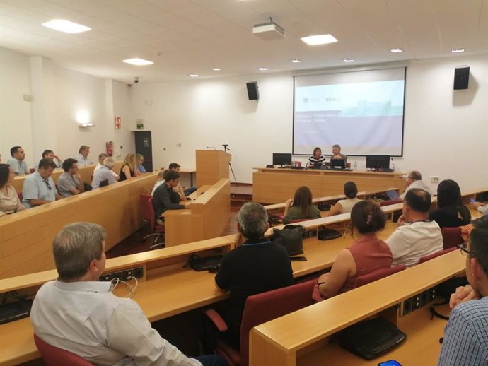 Medio centenar de personas de 30 empresas han dado forma a los nuevos másteres de la Escuela Técnica Superior de Informática de la Universidad de Málaga (UMA), ETSI Informática, en un encuentro celebrado en Málaga TechPark.