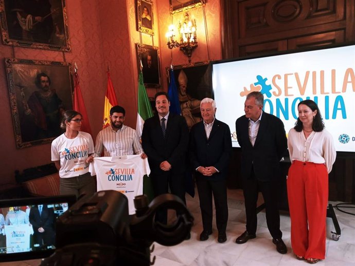 Presentación del proyecto 'Sevilla Concilia' en el Ayuntamiento.