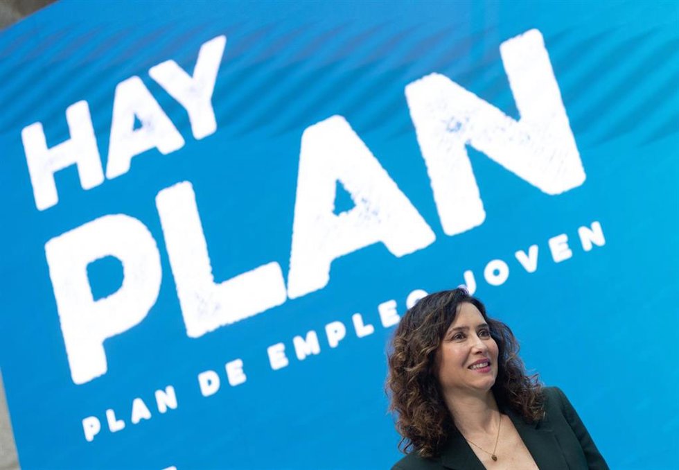 La presidenta de la Comunidad de Madrid, Isabel Díaz Ayuso, durante la presentación de las medidas que contempla el nuevo Plan regional de Empleo Joven 2024-2025, en la Real Casa de Correos, a 10 de junio de 2024, en Madrid (España). Ayuso ha puesto en 