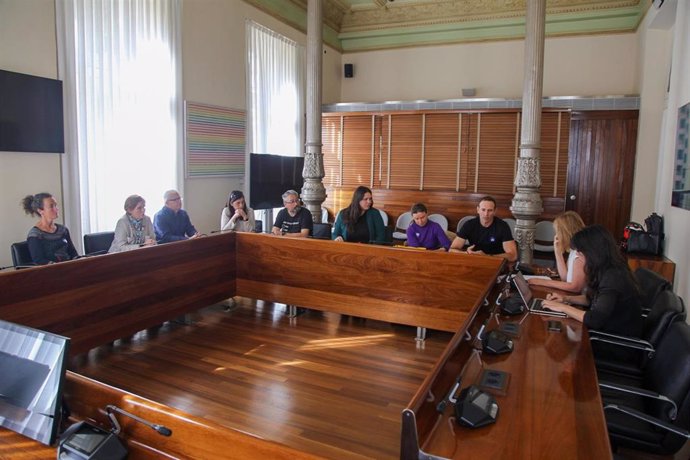 Reunión entre la diputada del Grupo Mixto Covadonga Tomé y la Plataforma Stop Baterías.