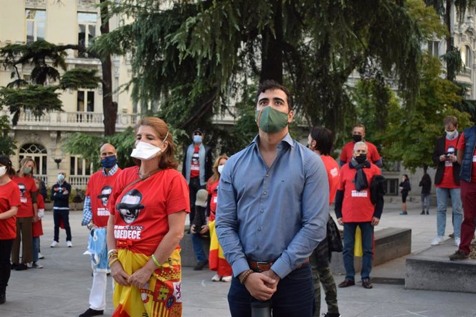 Luis 'Alvise' Pérez Fernñándezm, en una protesta contra Pedro Sánchez en pandemia