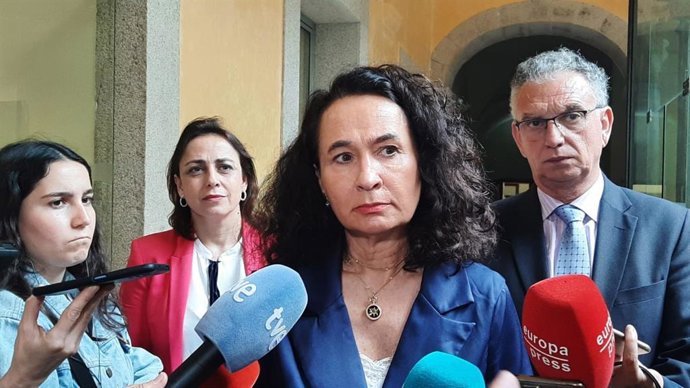 La presidenta del Tribunal Superior de Justicia de Extremadura (TSJEx), María Félix Tena, atiende a los medios en Cáceres