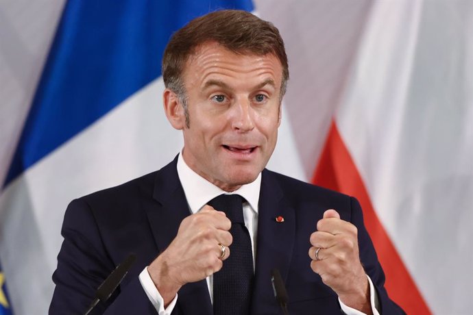 28 May 2024, North Rhine-Westphalia, Muenster: French President Emmanuel Macron speaks in the ballroom of Muenster's historic town hall during the award ceremony for the International Peace of Westphalia Prize. Macron and his wife are on a three-day state