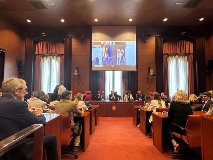 Reunión del grupo parlamentario de Junts en el Parlament con la asistencia telemática del secretario general del partido, Jordi Turull, y el expresidente de la Generalitat Carles Puigdemont.