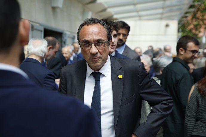 El número 3 de Junts por Barcelona, Josep Rull, a su salida del funeral del expresidente del Parlament Joan Rigol, en el Tanatori de Les Corts, a 9 de mayo de 2024, en Barcelona, Catalunya (España).