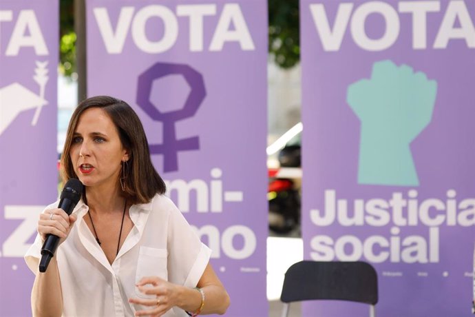 La  secretaria general de Podemos y diputada en el Congreso, Ione Belarra, interviene durante el acto central de campaña de Podemos, en la pérgola de San Basilio, a 5 de junio de 2024, en Murcia, Región de Murcia (España). 