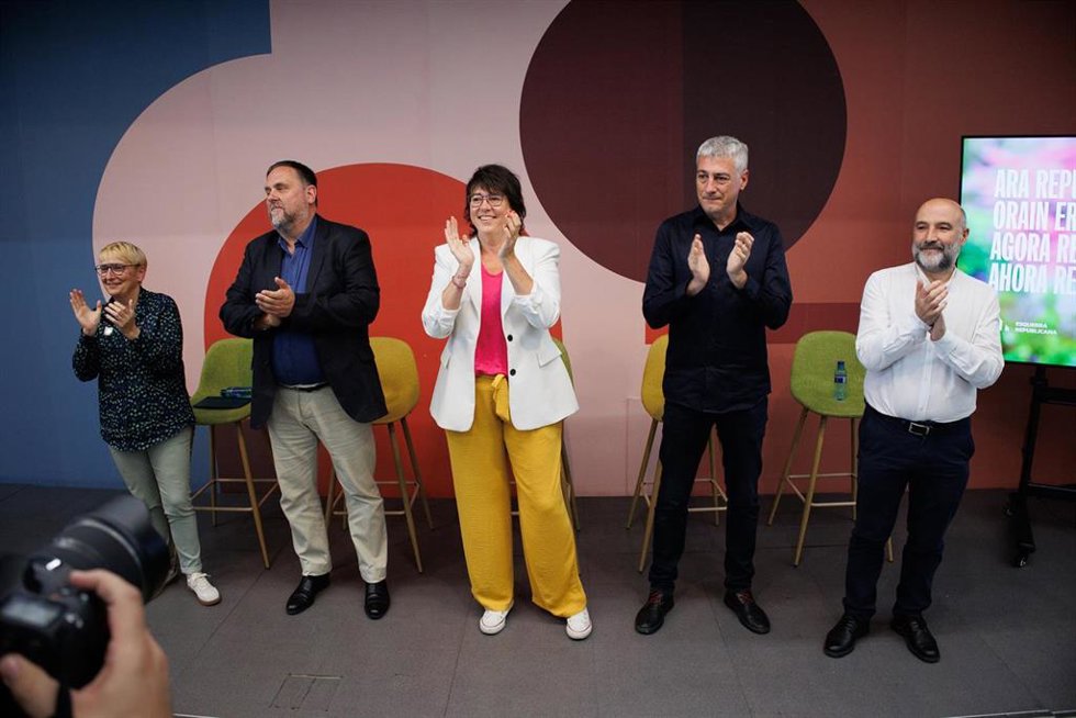 Merc Chumillas (Ara Més); Oriol Junqueras y Diana Riba (ERC); Oskar Matute (EH Bildu) y Néstor Rego (BNG) durante el acto de Ahora Repúblicas