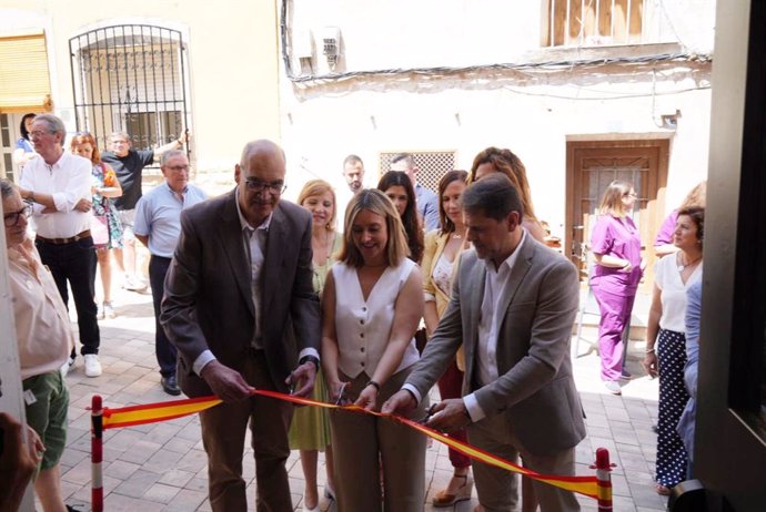 La consejera de Política Social, Familias e Igualdad, Conchita Ruiz, inaugura las instalaciones