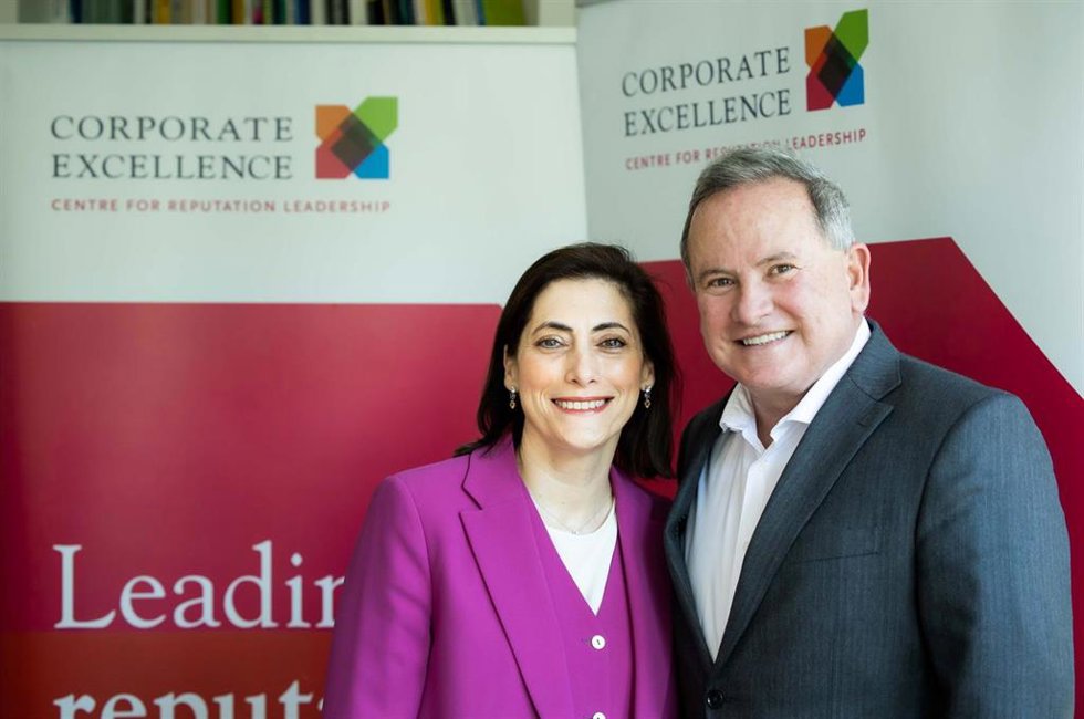 La presidenta de la Fundación Corporate Excellence, María Luisa Martínez Gistau, junto al expresidente Eduardo Navarro.