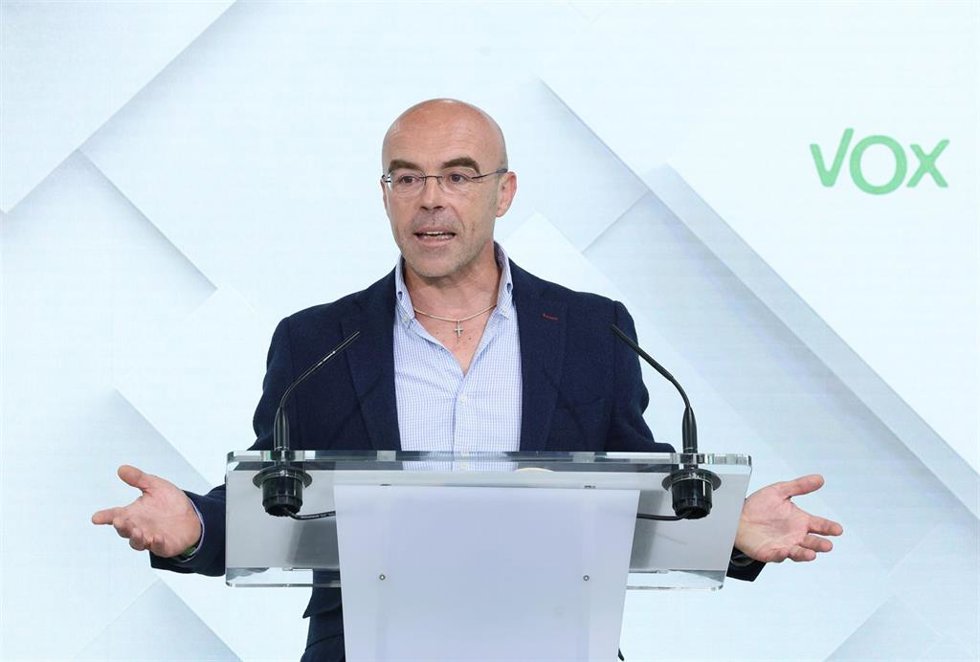 El candidato de VOX a las elecciones europeas, Jorge Buxadé, durante una rueda de prensa tras la reunión del Comité de Acción Política de VOX, en la sede de VOX, a 10 de junio de 2024, en Madrid (España).