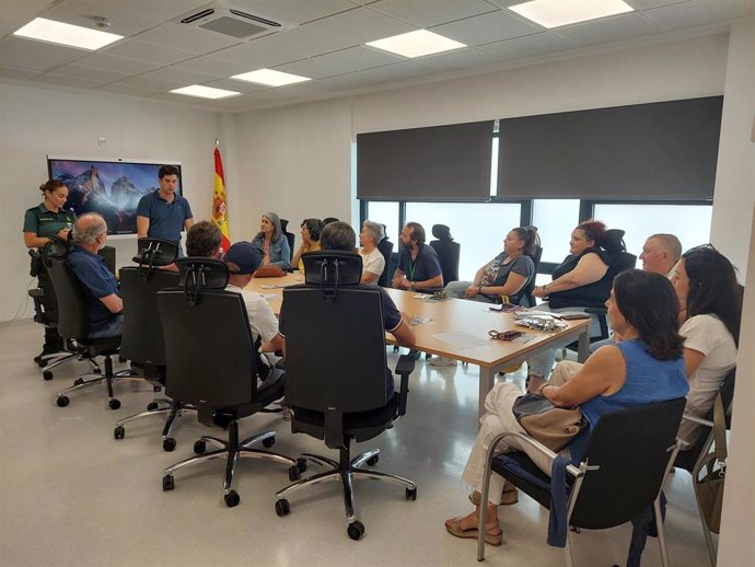 Profesionales sanitarios en un curso para prevenir agresiones impartido por la Guardia Civil de Chipiona