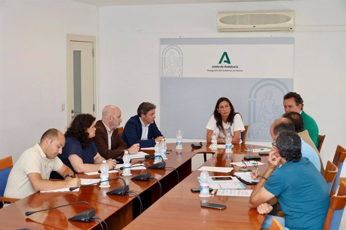 La consejera de Inclusión Social, Juventud, Familias e Igualdad, Loles López, en su reunión en la Delegación de la Junta en Huelva.