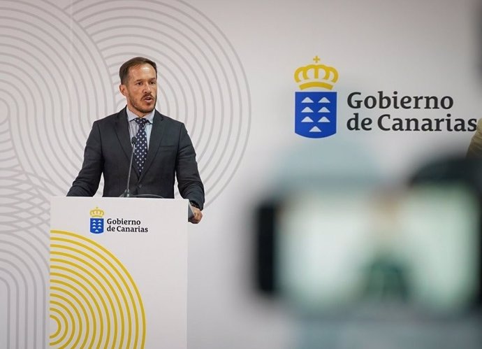 Archivo - El consejero de Transición Ecológica y Energía de Canarias, Mariano Hernández Zapata