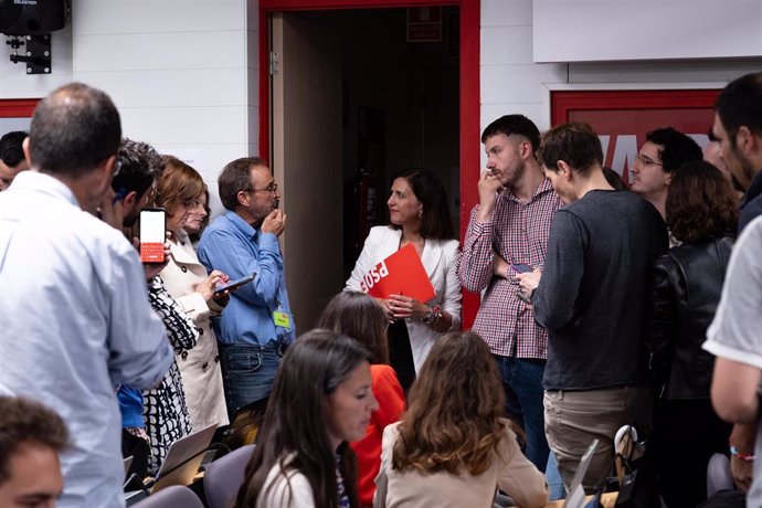 La portavoz del PSOE, Esther Peña, tras la rueda de prensa en la sede del partido en Ferraz, al día siguiente de las elecciones europeas del 9J