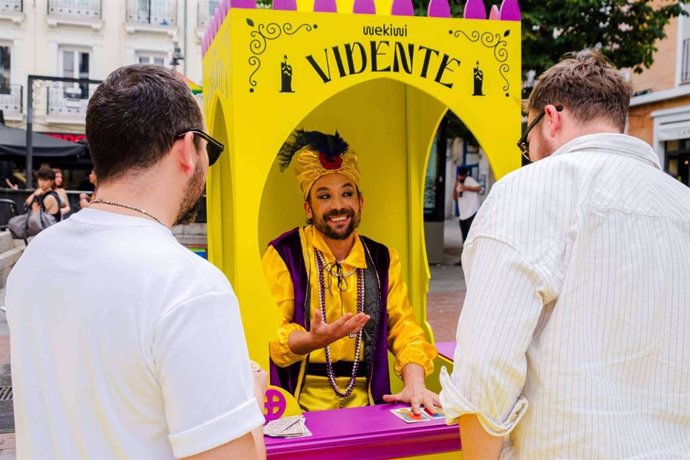 Archivo - Wekiwi anima a madrileños a renovar energías con una original acción de street marketing