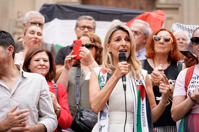 La líder de Sumar, Yolanda Díaz, durante un paseo electoral por el 9J en la Plaza de las Pasiegas, a 6 de junio de 2024 en Granada (Andalucía, España). 