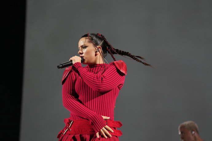 Archivo - La cantante Rosalía durante su concierto en el Barakaldo Bizkaia Arena Bec, a 27 de julio de 2022, en Barakaldo, Vizcaya, País Vasco (España). La gira mundial 'Motomami Tour', con la que Rosalía recorrerá 16 países, empezó en la ciudad de Almerí
