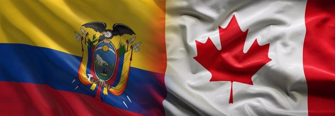 Archivo - Banderas de Ecuador y Canadá