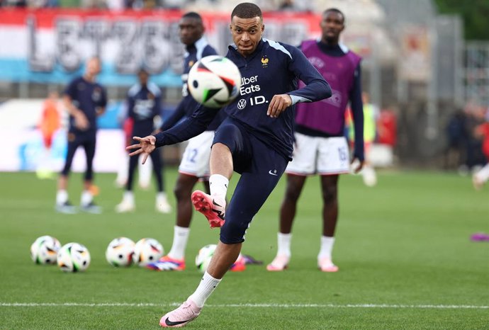 05 June 2024, France, Longeville-les-Metz: France's Kylian Mbappe warms up before the International friendly soccer match between France and Luxembourg at the Saint-Symphorien Stadium. Photo: Franck Fife/AFP/dpa