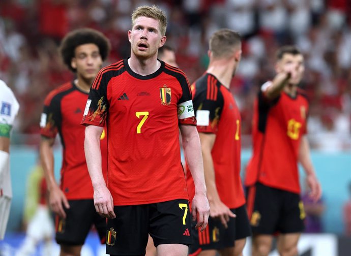 Archivo - 27 November 2022, Qatar, Doha: Belgium's Kevin De Bruyne reacts after conceding a goal during the FIFA World Cup Qatar 2022 Group F soccer match between Belgium and Morocco at Al Thumama Stadium. Photo: Bruno Fahy/BELGA/dpa