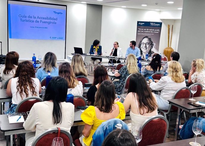 Presentación de la Guía de Accesibilidad Turística que incluye un listado de todos los hoteles de Fuengirola que cuentan con las mejores condiciones para acoger a personas con movilidad reducida.