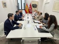 Viciana se reúne con las familias del Ramiro de Maeztu para explicarles el proyecto de Escuela Europea para el centro