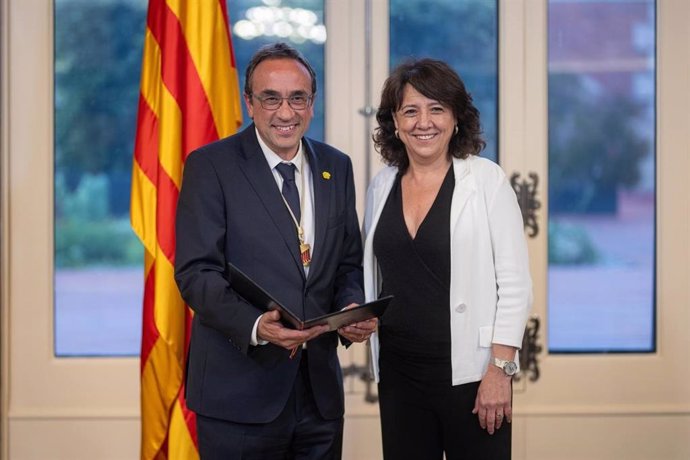 Erra hace acto de entrega a Rull de la Presidencia del Parlament de Catalunya