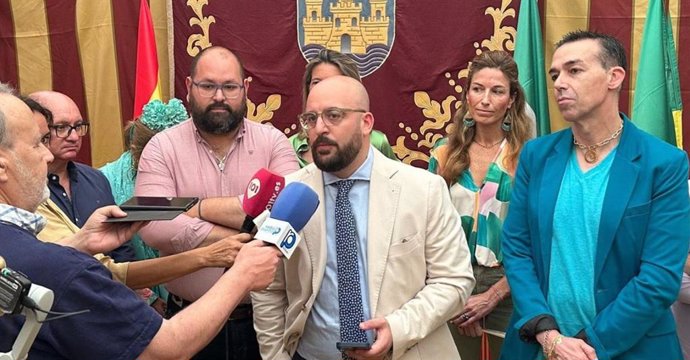 El alcalde de El Puerto, Germán Beardo, ha hecho balance de la feria junto al teniente de alcalde de Fiestas, David Calleja.